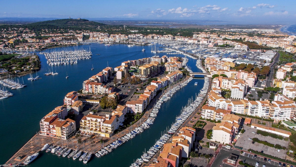 Conheça Le cap dAgde, cidade capital do sexo em público foto